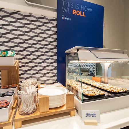 Holiday Inn Express & Suites - Toronto Airport South By Ihg Extérieur photo