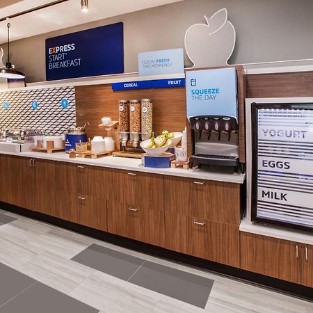 Holiday Inn Express & Suites - Toronto Airport South By Ihg Extérieur photo