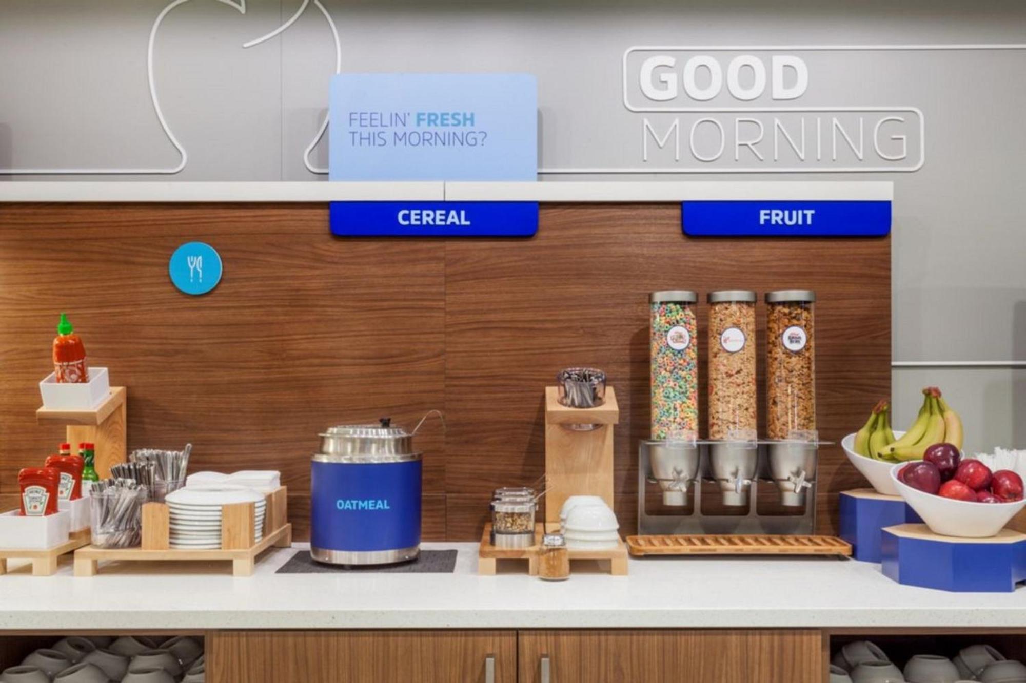 Holiday Inn Express & Suites - Toronto Airport South By Ihg Extérieur photo