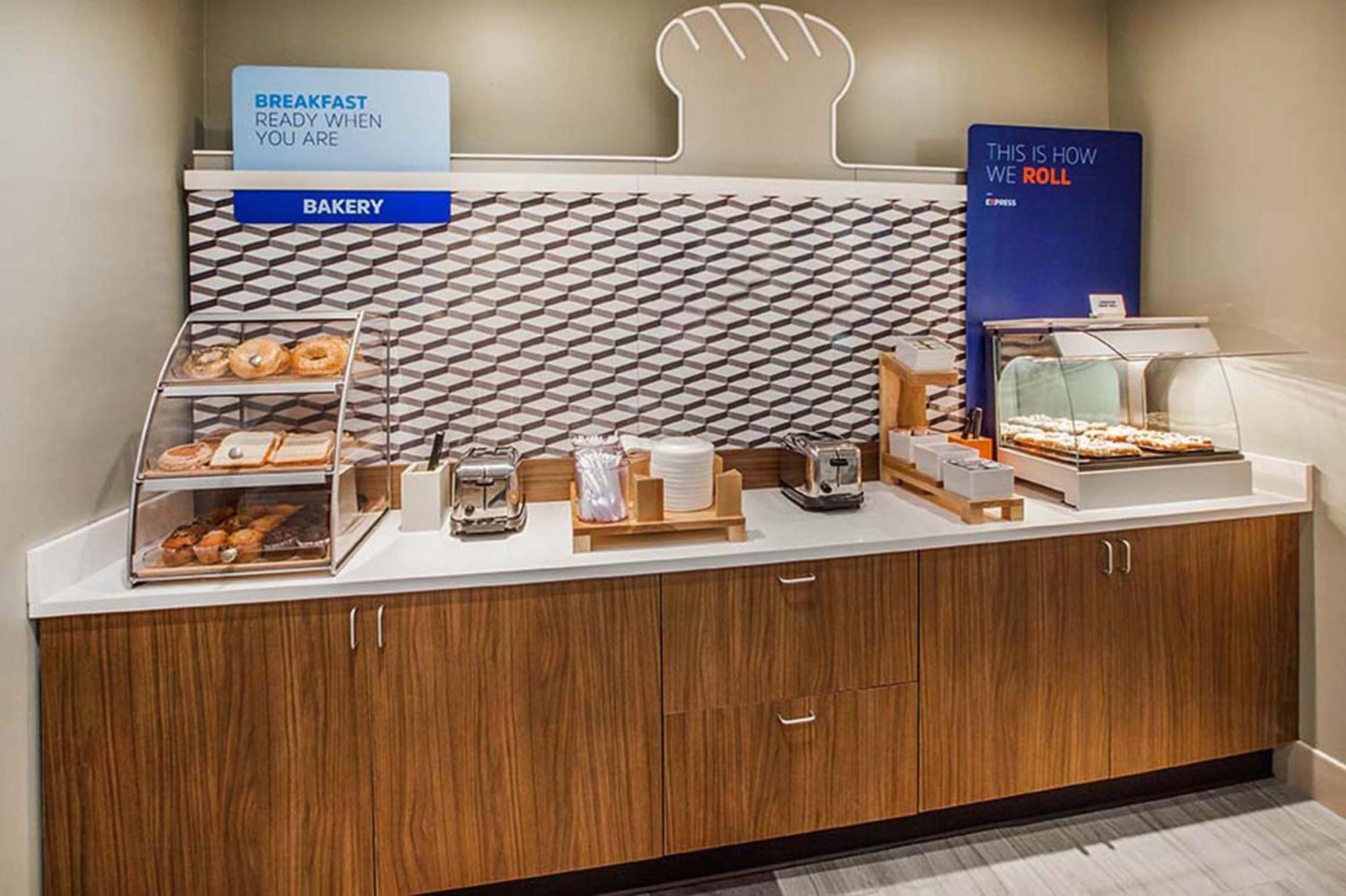 Holiday Inn Express & Suites - Toronto Airport South By Ihg Extérieur photo