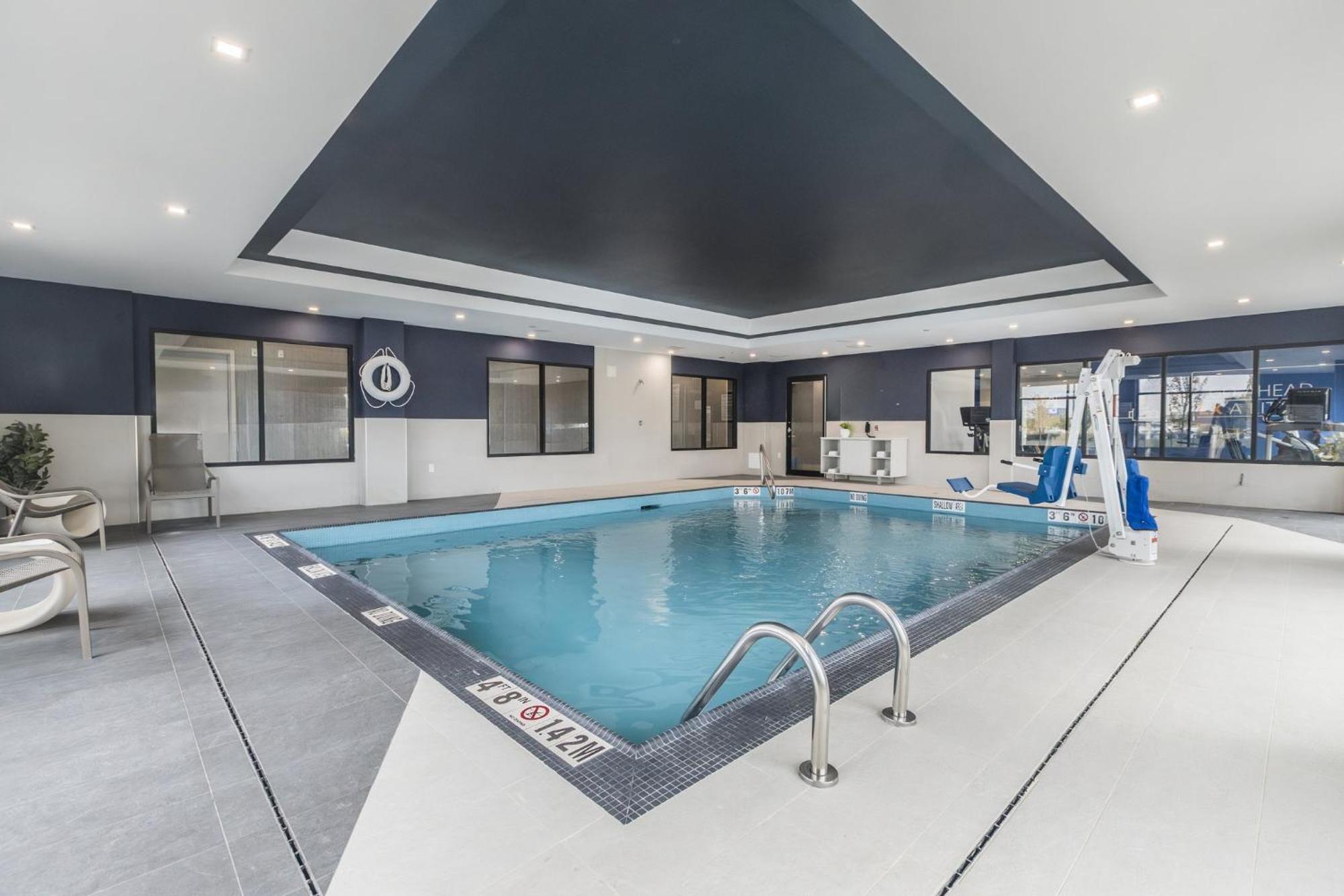 Holiday Inn Express & Suites - Toronto Airport South By Ihg Extérieur photo