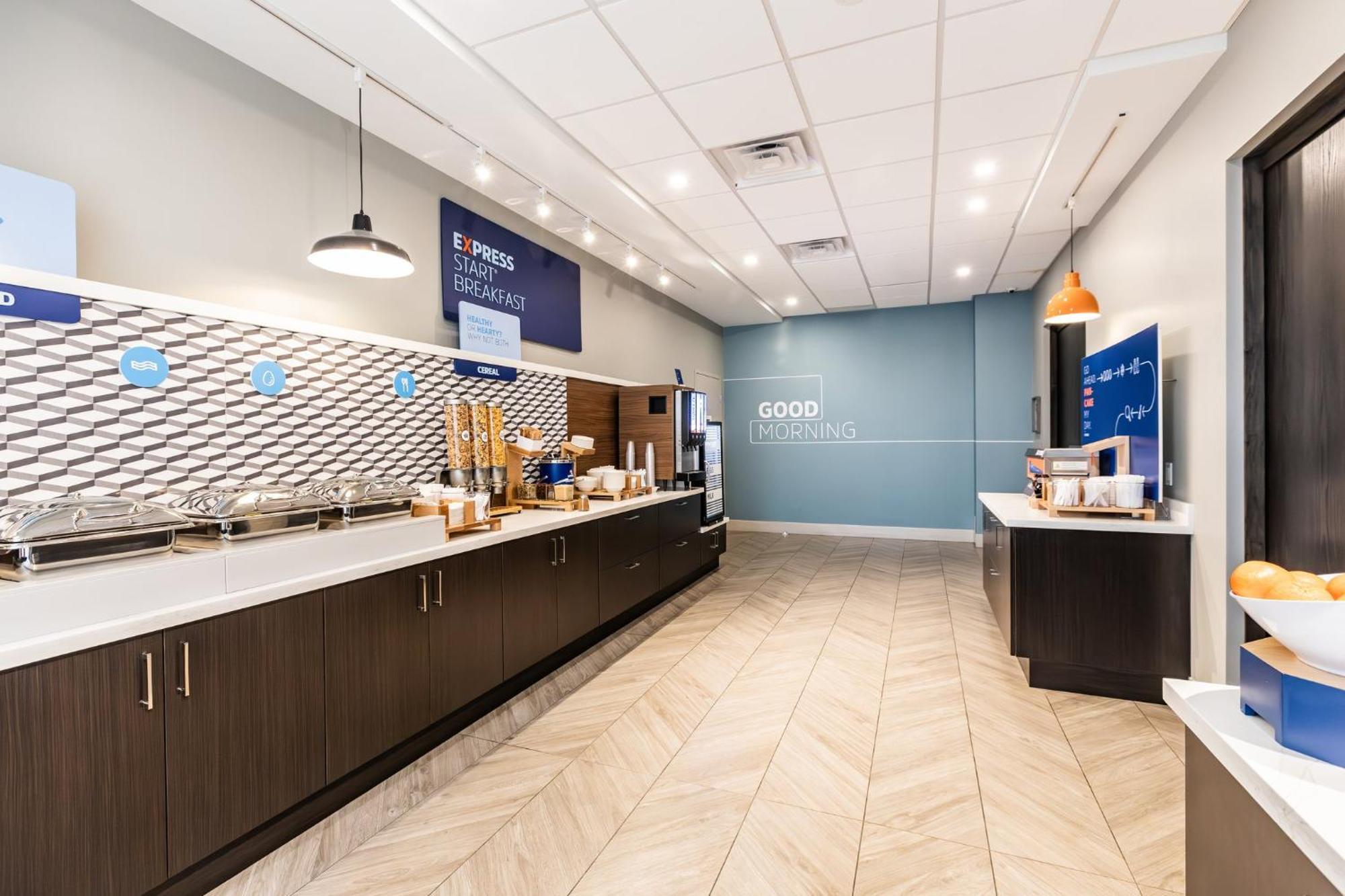 Holiday Inn Express & Suites - Toronto Airport South By Ihg Extérieur photo