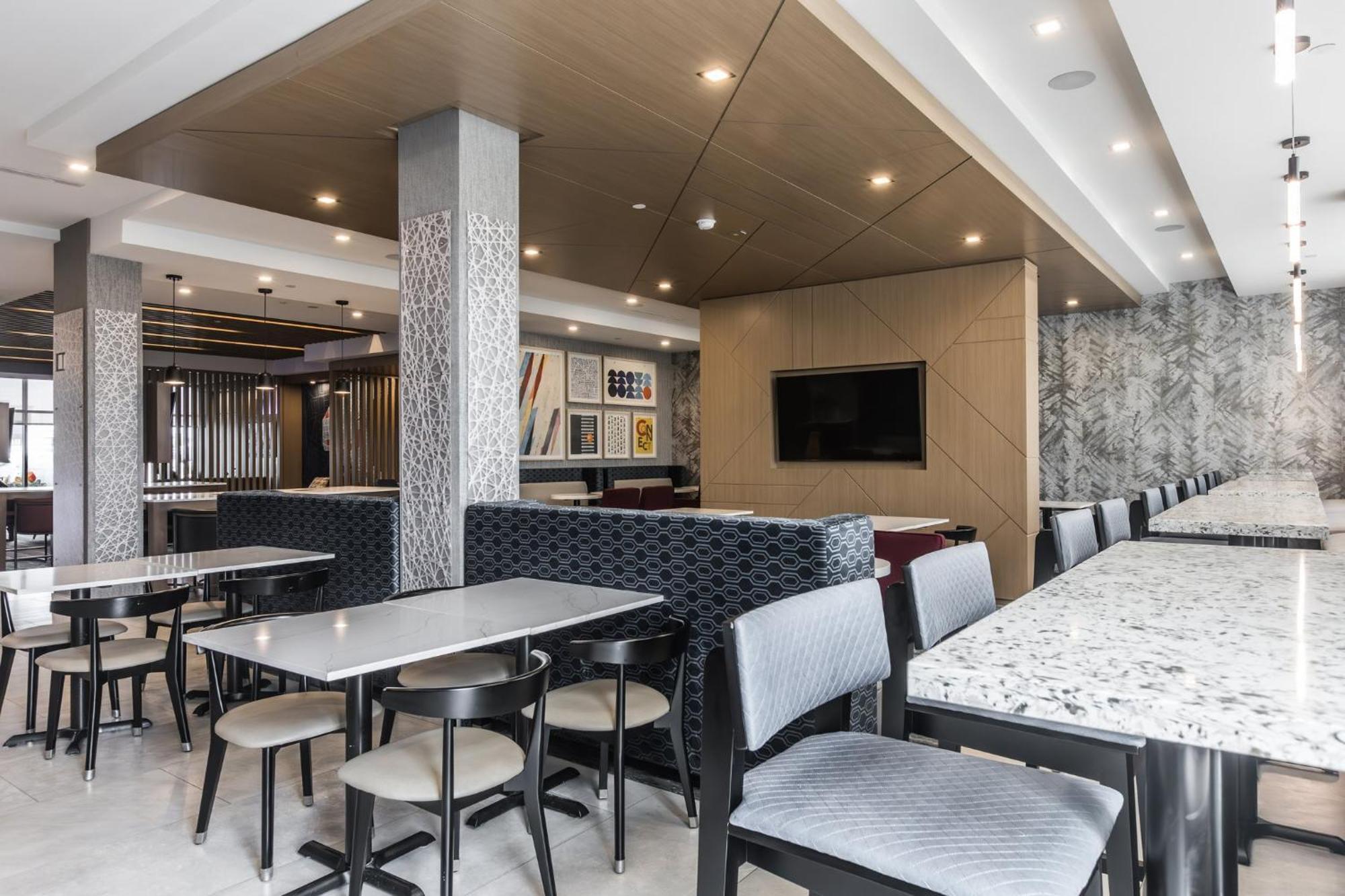 Holiday Inn Express & Suites - Toronto Airport South By Ihg Extérieur photo