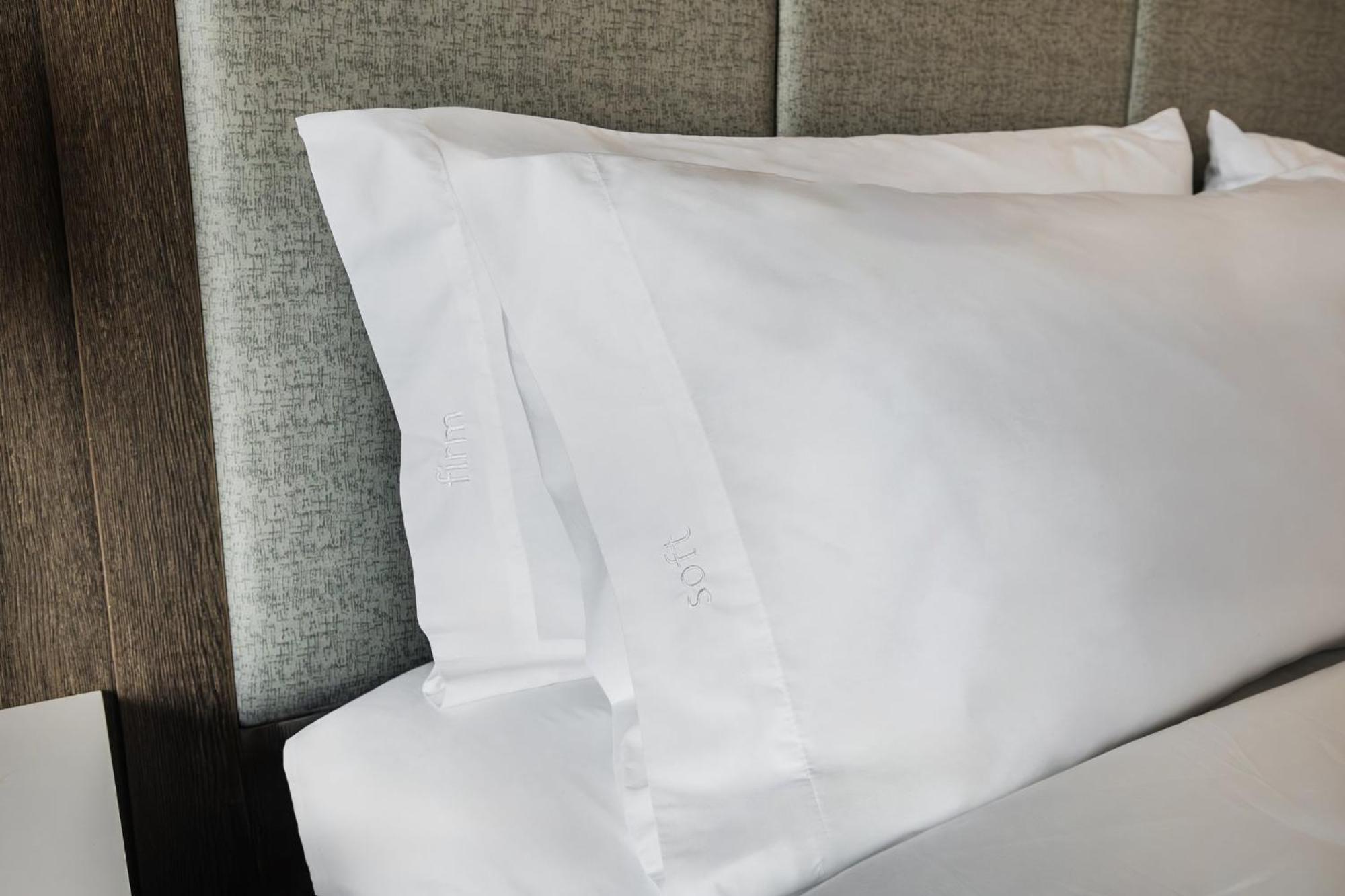 Holiday Inn Express & Suites - Toronto Airport South By Ihg Extérieur photo