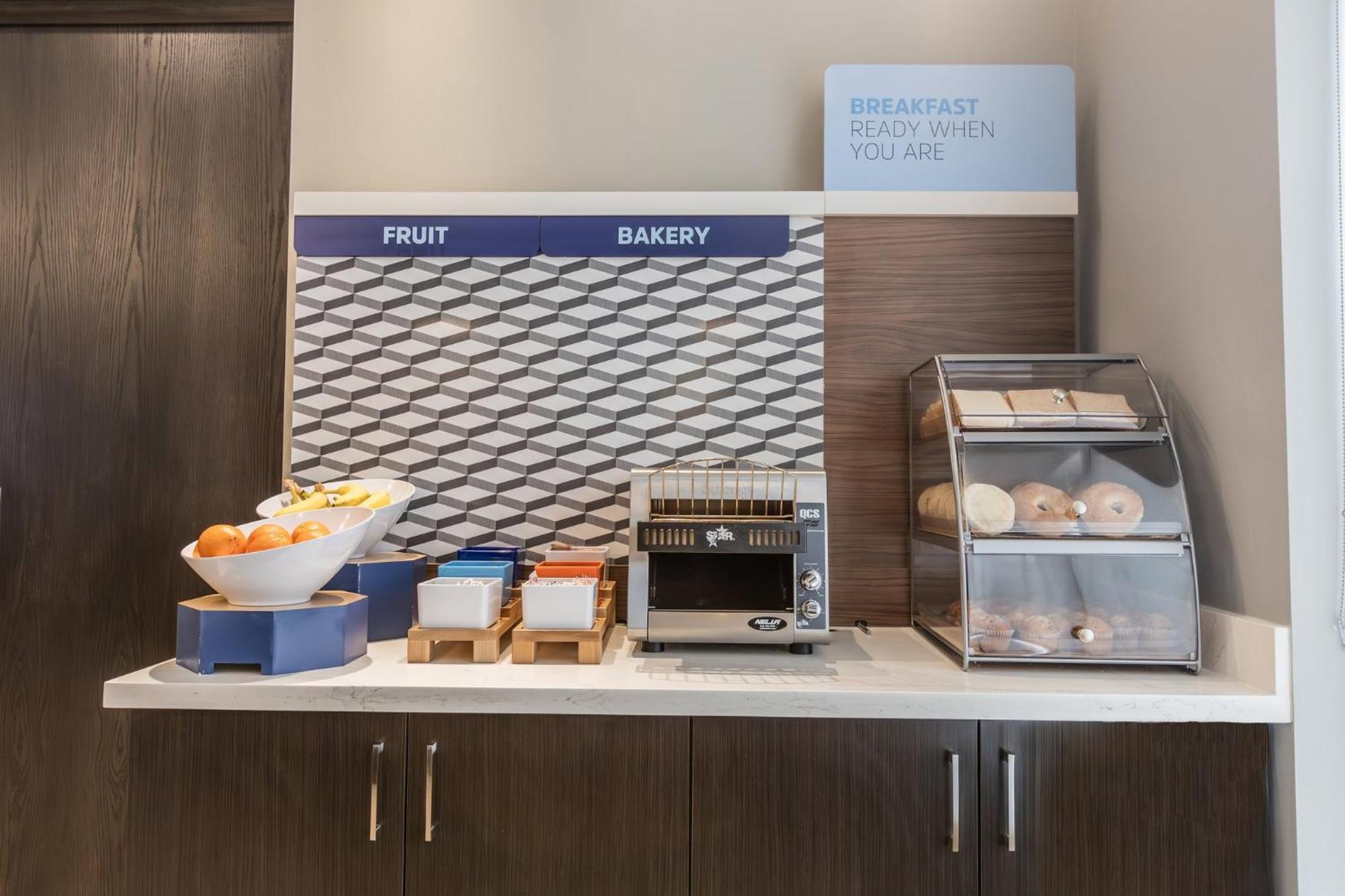 Holiday Inn Express & Suites - Toronto Airport South By Ihg Extérieur photo
