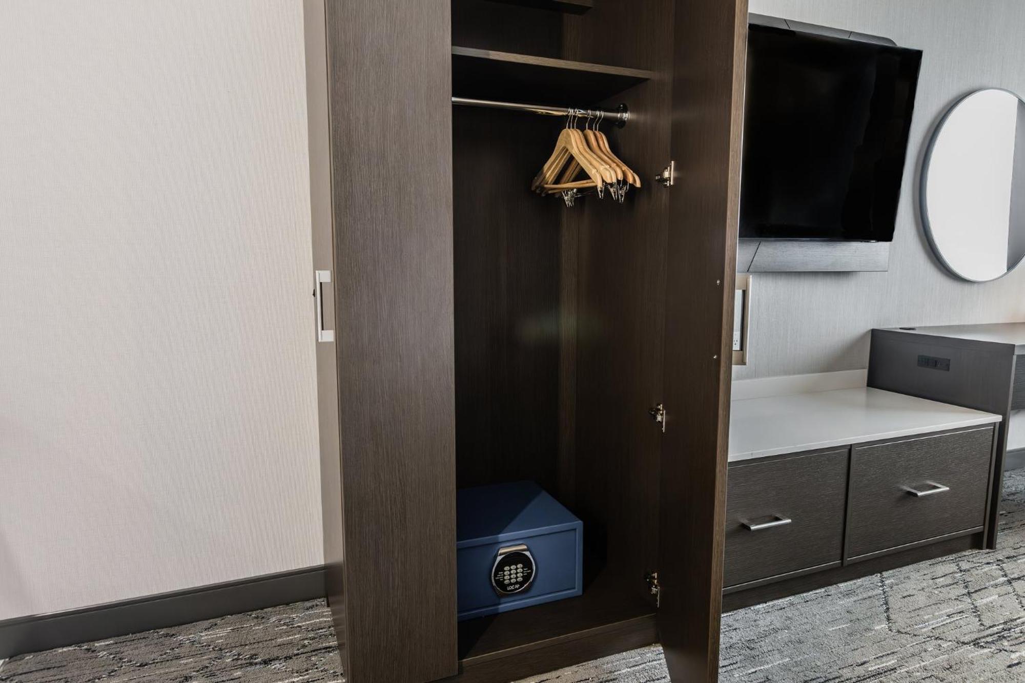 Holiday Inn Express & Suites - Toronto Airport South By Ihg Extérieur photo