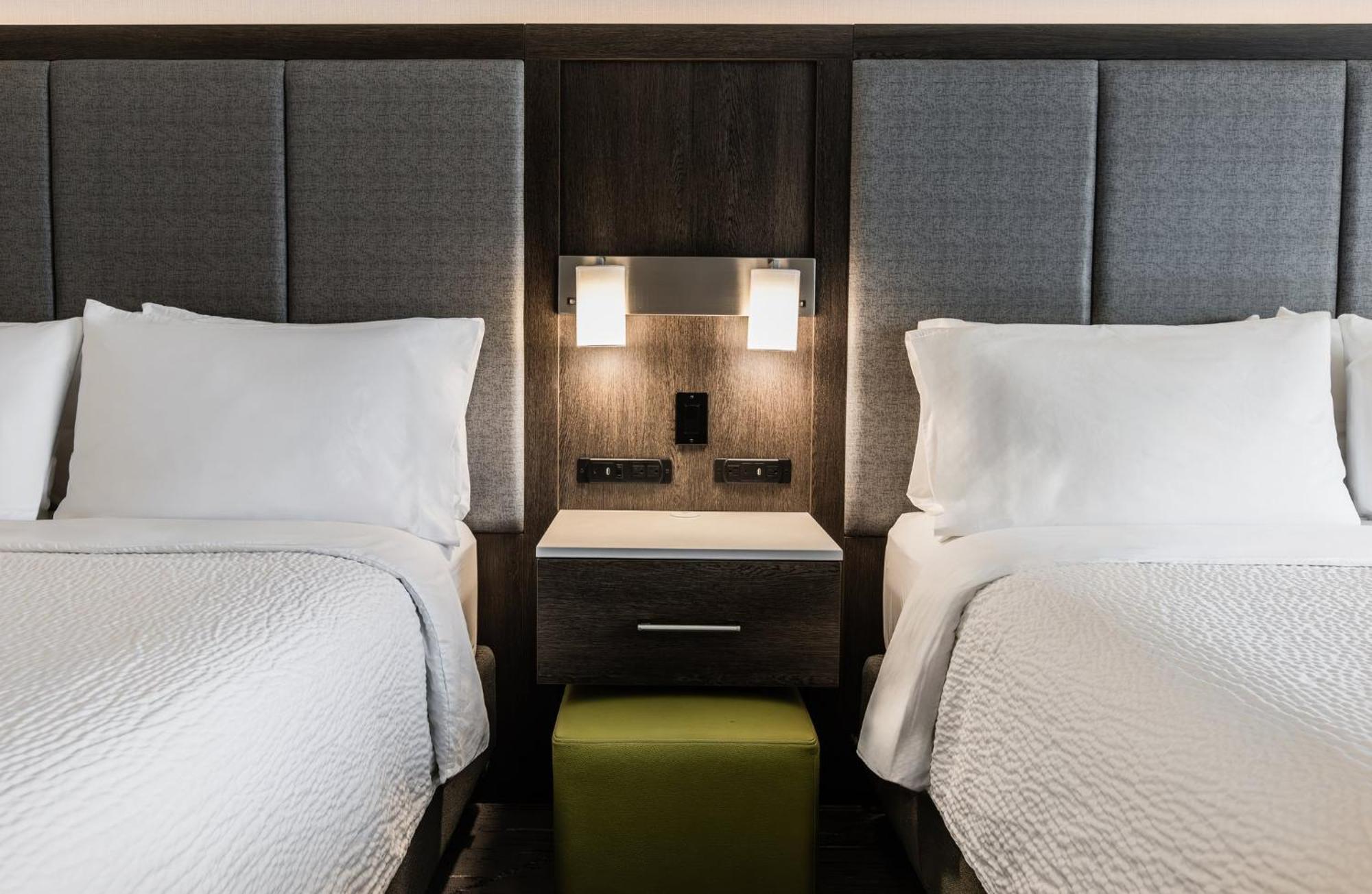 Holiday Inn Express & Suites - Toronto Airport South By Ihg Extérieur photo