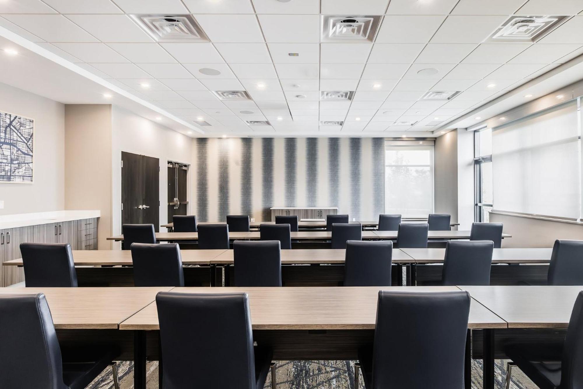 Holiday Inn Express & Suites - Toronto Airport South By Ihg Extérieur photo